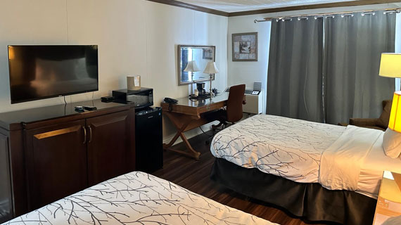 Double Bed Room in Owen Sound, ON 